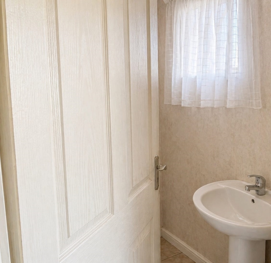 2 Bedroom Property for Sale in Delft South Western Cape